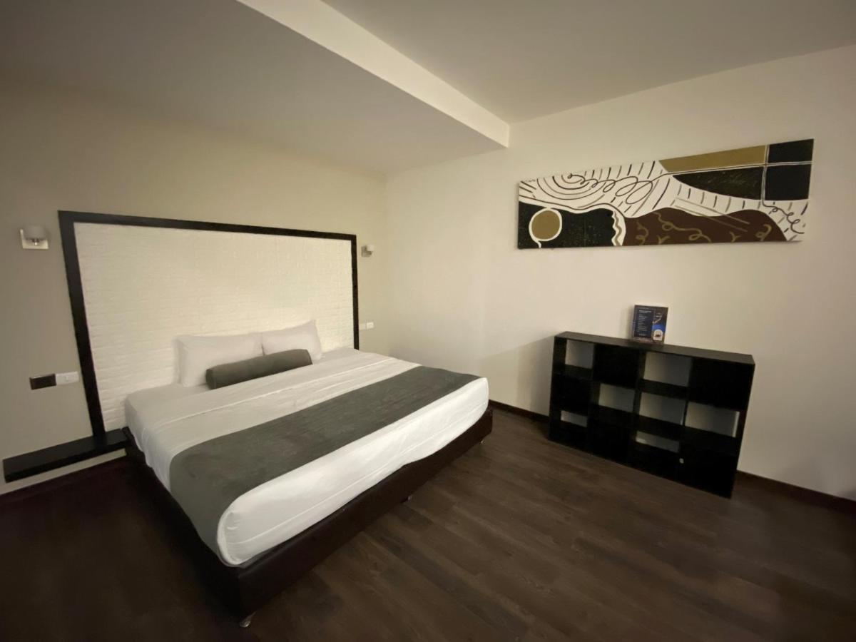 ריינוסה Stay Inn Hotels מראה חיצוני תמונה